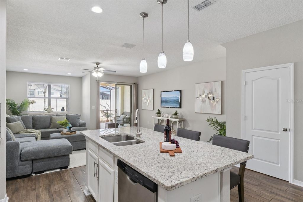 Image 6 of property listing at 2555 EGRET SHORES DRIVE, Orlando, FL 32825