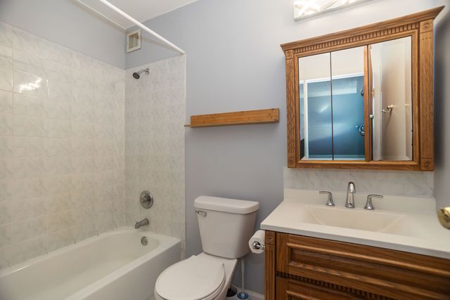 9128 W Terrace Drive 6L, Niles, IL 60714