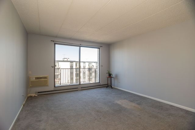 9128 W Terrace Drive 6L, Niles, IL 60714