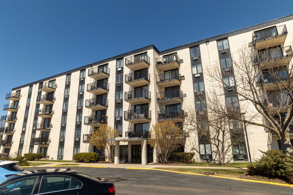 9128 W Terrace Drive 6L, Niles, IL 60714