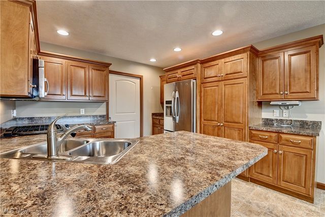 2761 Cove Lane, Millersburg, OH 44654