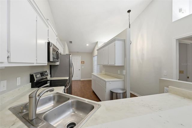 5052 SW 9TH LANE, Gainesville, FL 32607