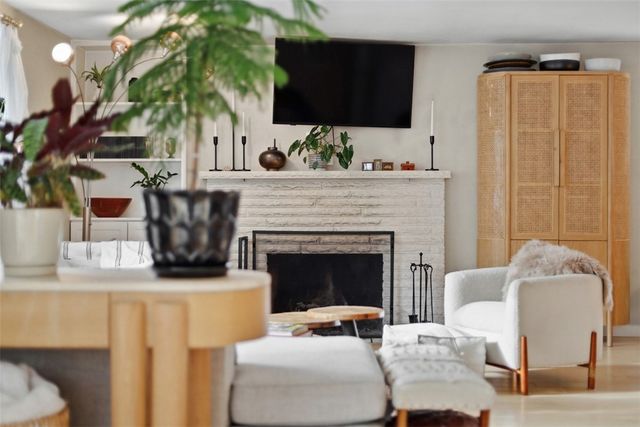 824 Foxland Dr, Mt Lebanon, PA 15243