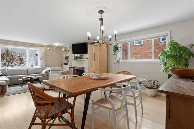 824 Foxland Dr, Mt Lebanon, PA 15243