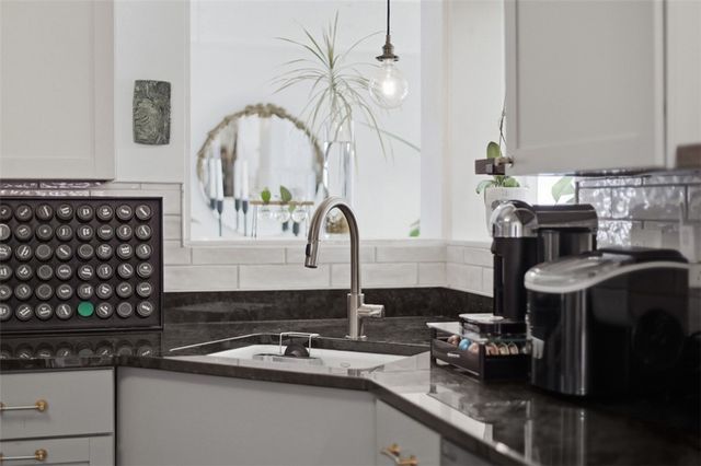 824 Foxland Dr, Mt Lebanon, PA 15243