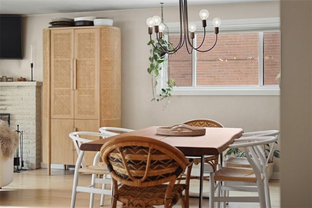 824 Foxland Dr, Mt Lebanon, PA 15243