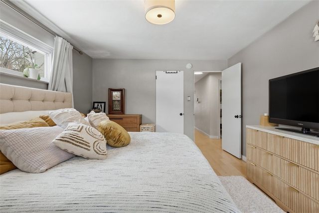 824 Foxland Dr, Mt Lebanon, PA 15243