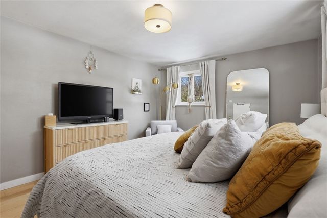 824 Foxland Dr, Mt Lebanon, PA 15243