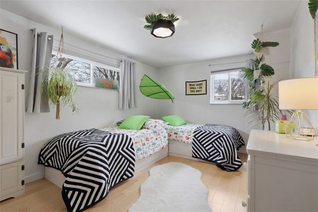 824 Foxland Dr, Mt Lebanon, PA 15243