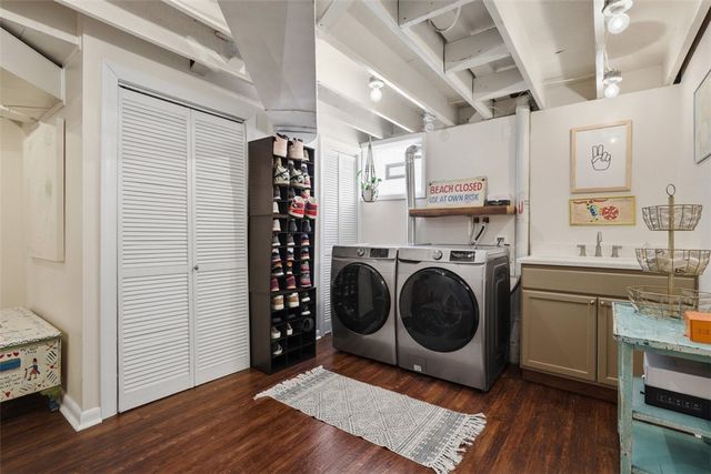 824 Foxland Dr, Mt Lebanon, PA 15243