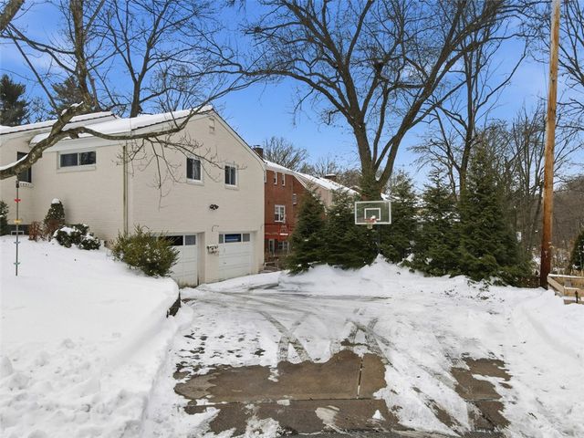 824 Foxland Dr, Mt Lebanon, PA 15243