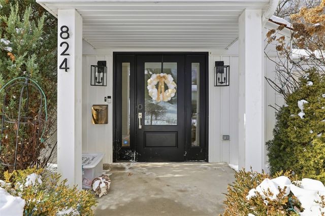 824 Foxland Dr, Mt Lebanon, PA 15243