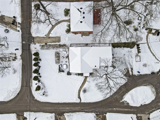 824 Foxland Dr, Mt Lebanon, PA 15243