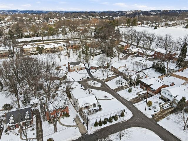 824 Foxland Dr, Mt Lebanon, PA 15243