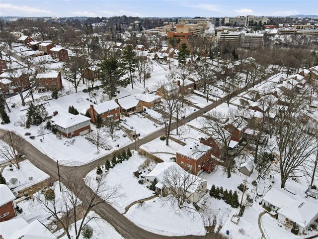 824 Foxland Dr, Mt Lebanon, PA 15243