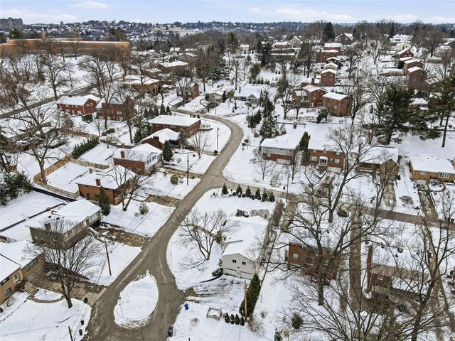 824 Foxland Dr, Mt Lebanon, PA 15243