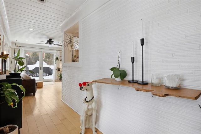 824 Foxland Dr, Mt Lebanon, PA 15243