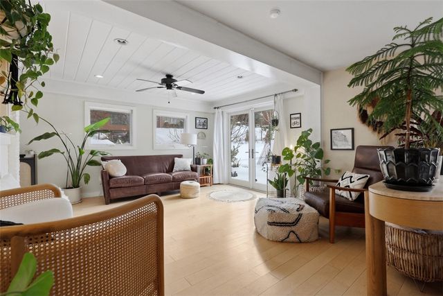 824 Foxland Dr, Mt Lebanon, PA 15243