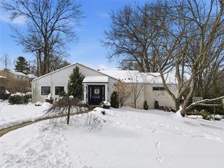 824 Foxland Dr, Mt Lebanon, PA 15243