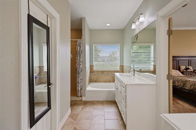 1056 Longhorn Trail, Angleton, TX 77515
