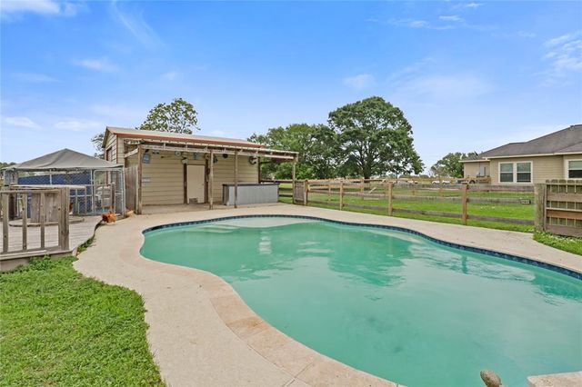 1056 Longhorn Trail, Angleton, TX 77515