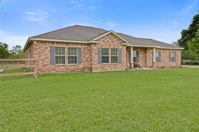 1056 Longhorn Trail, Angleton, TX 77515