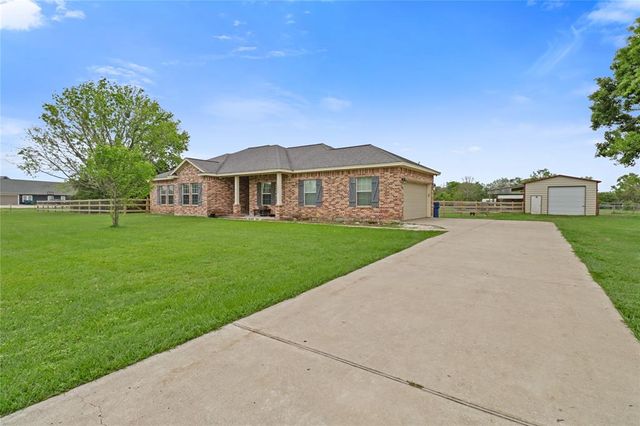 1056 Longhorn Trail, Angleton, TX 77515