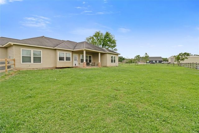 1056 Longhorn Trail, Angleton, TX 77515