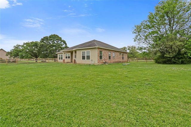 1056 Longhorn Trail, Angleton, TX 77515