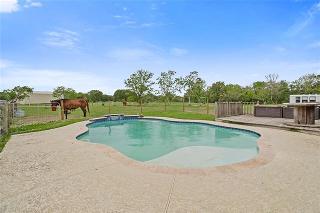 1056 Longhorn Trail, Angleton, TX 77515