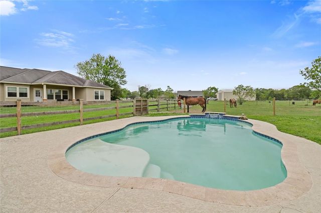 1056 Longhorn Trail, Angleton, TX 77515