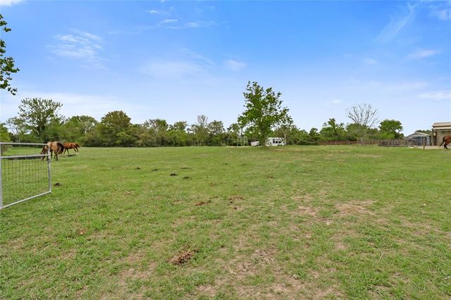 1056 Longhorn Trail, Angleton, TX 77515