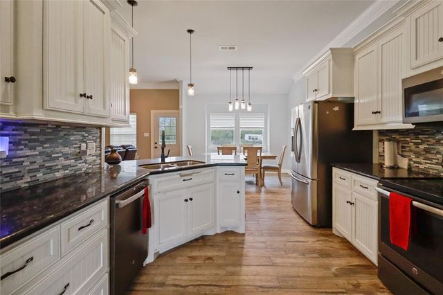 1056 Longhorn Trail, Angleton, TX 77515
