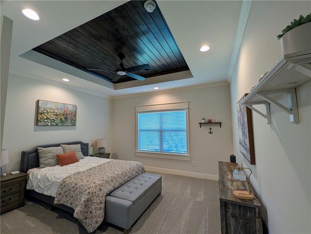 22076 W 93rd Terrace, Lenexa, KS 66220