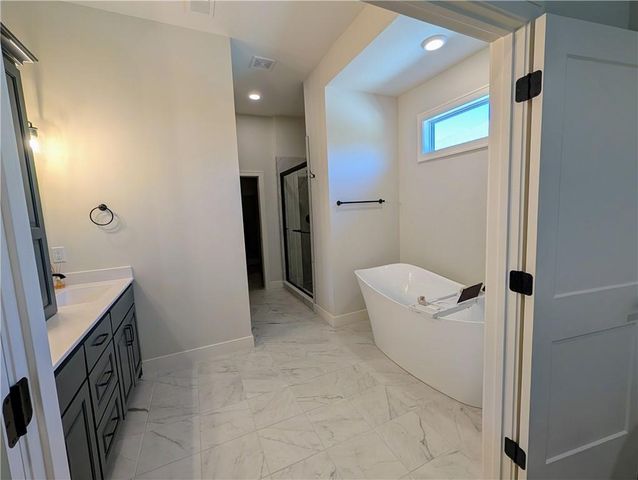 22076 W 93rd Terrace, Lenexa, KS 66220