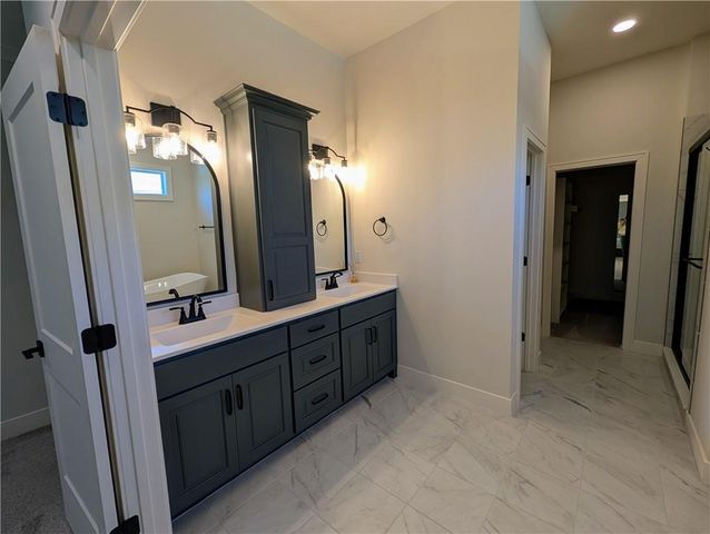 22076 W 93rd Terrace, Lenexa, KS 66220
