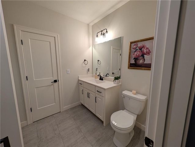 22076 W 93rd Terrace, Lenexa, KS 66220
