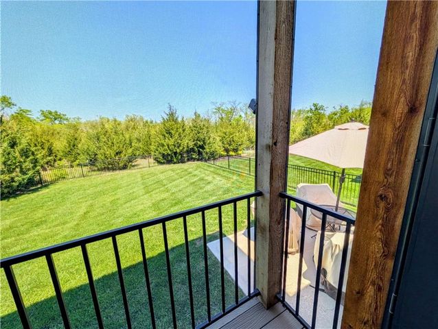 22076 W 93rd Terrace, Lenexa, KS 66220