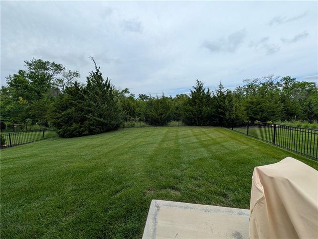 22076 W 93rd Terrace, Lenexa, KS 66220