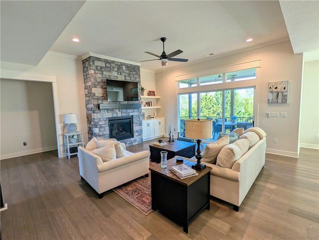 22076 W 93rd Terrace, Lenexa, KS 66220