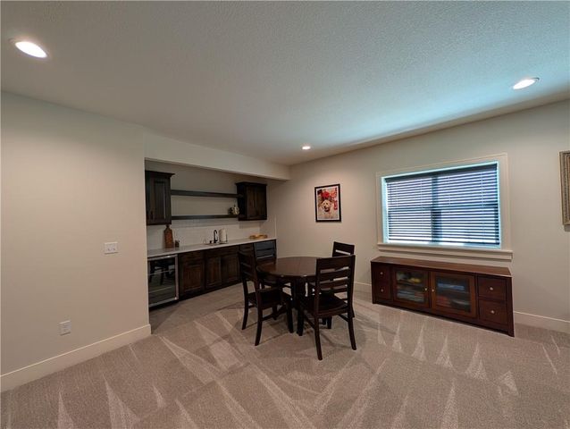 22076 W 93rd Terrace, Lenexa, KS 66220