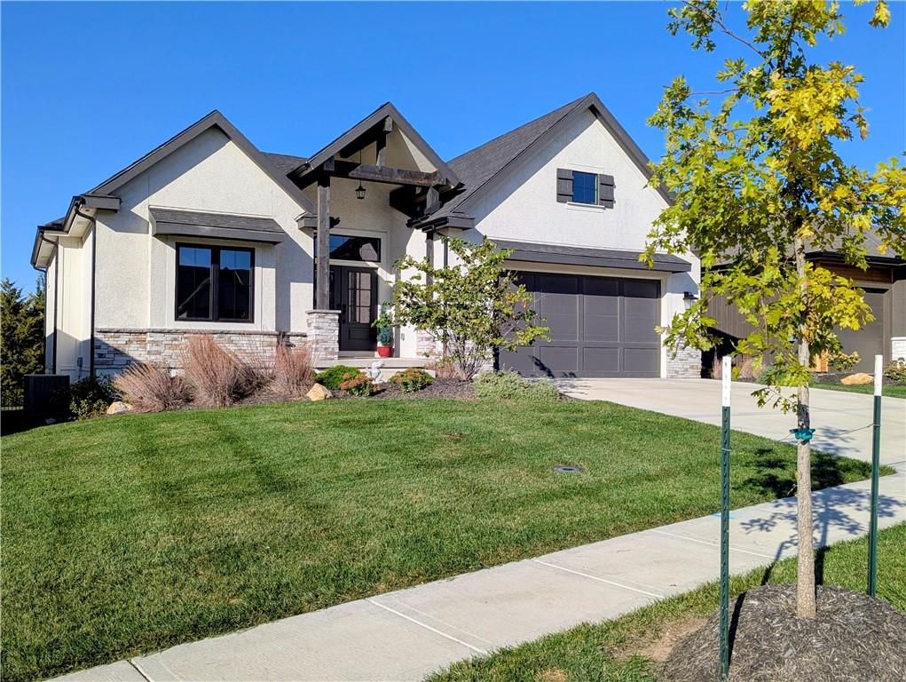 22076 W 93rd Terrace, Lenexa, KS 66220