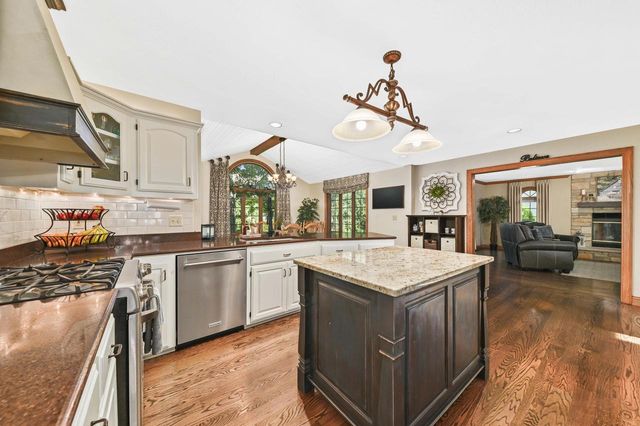 W168N10307 Wildrose LANE, Germantown, WI 53022