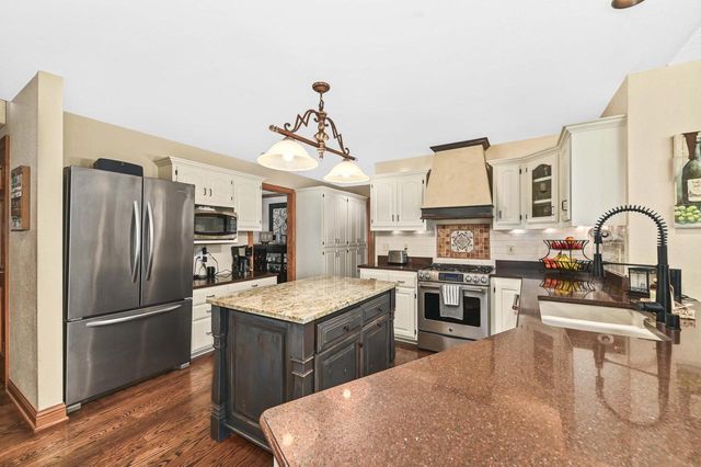 W168N10307 Wildrose LANE, Germantown, WI 53022