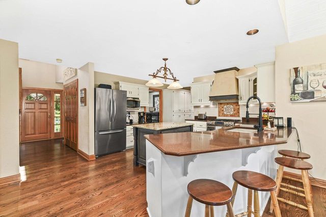 W168N10307 Wildrose LANE, Germantown, WI 53022