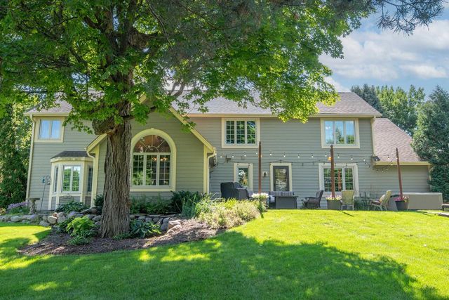 W168N10307 Wildrose LANE, Germantown, WI 53022