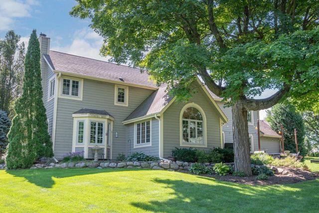 W168N10307 Wildrose LANE, Germantown, WI 53022