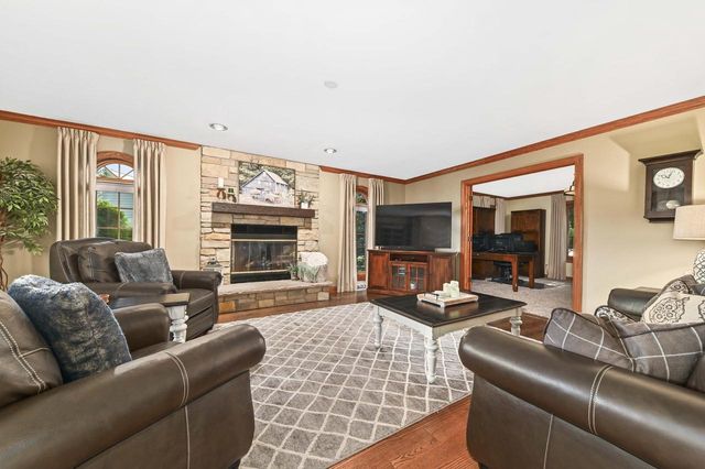 W168N10307 Wildrose LANE, Germantown, WI 53022