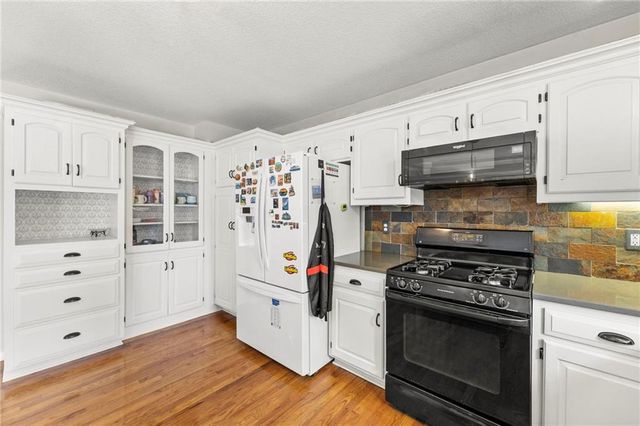7433 N Smalley Avenue, Kansas City, MO 64158