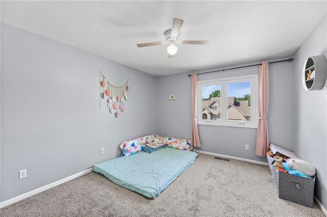 7433 N Smalley Avenue, Kansas City, MO 64158